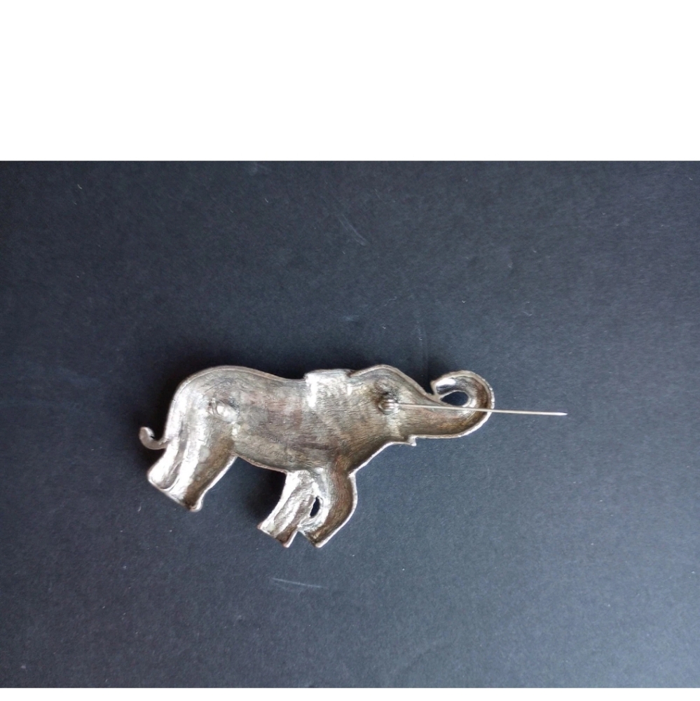 Elephant Brooch Silver Color Rhinestone Solid - Picture 7 of 7